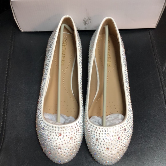 Dream Pairs Shoes - Brand new stylish rhinestone flats great for any formal occasion